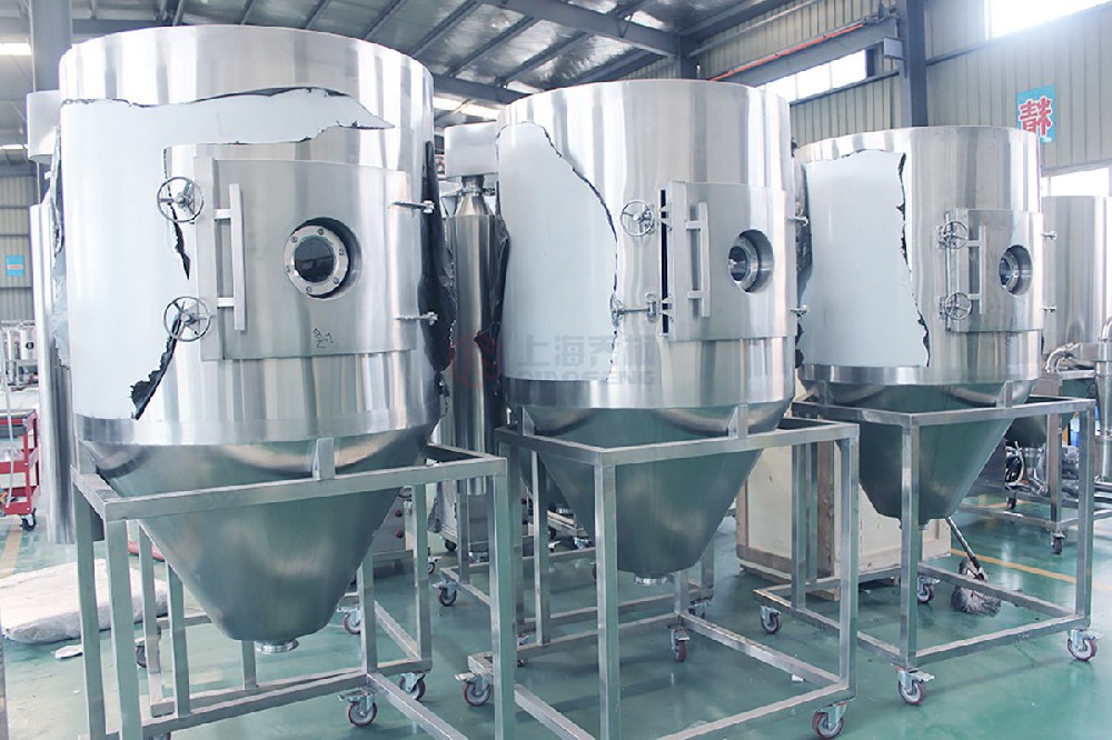 噴霧干燥機常規(guī)按微粒劃分設(shè)備分類大致有壓力、離心、氣流三種